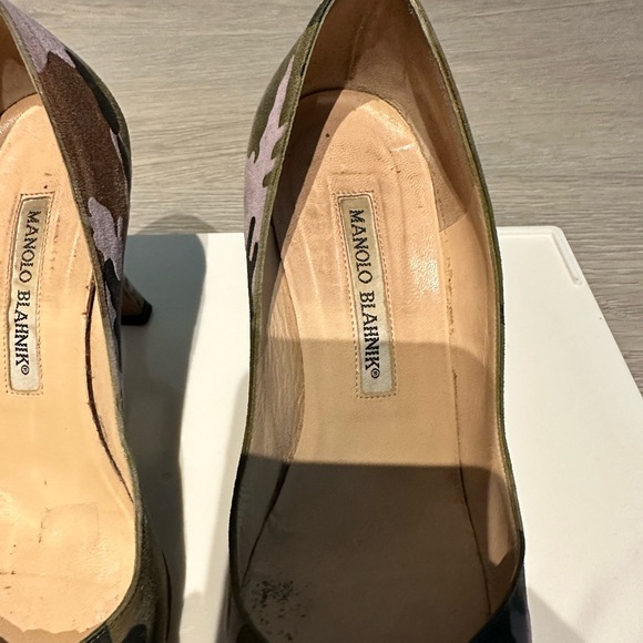 Manolo Blahnik suede camouflage front knot open toe heel. Size 5 - Picture 2 of 9